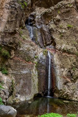 Barranco del Infierno şelale dikey fotoğraf