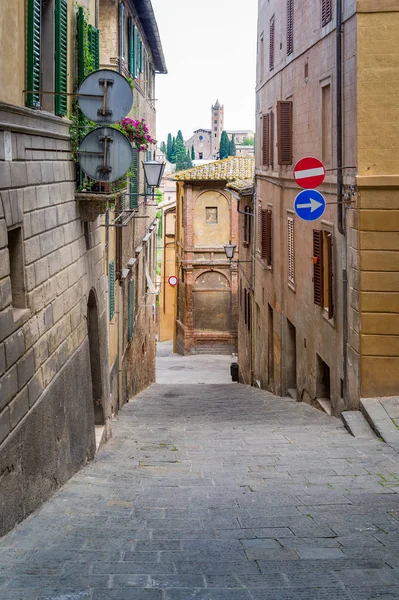 Siena binnenstad straat — Stockfoto