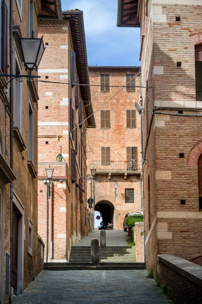 Siena narrow streets of old town — Stock Photo, Image