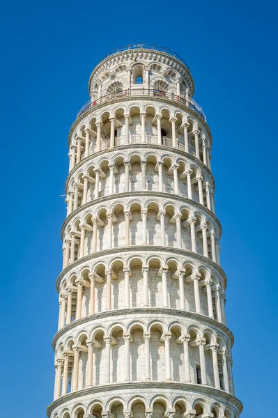 Pisa Tower närbild med vertikala Foto — Stockfoto