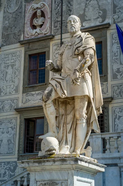 Historic statues of Pisa old center — Stock Photo, Image