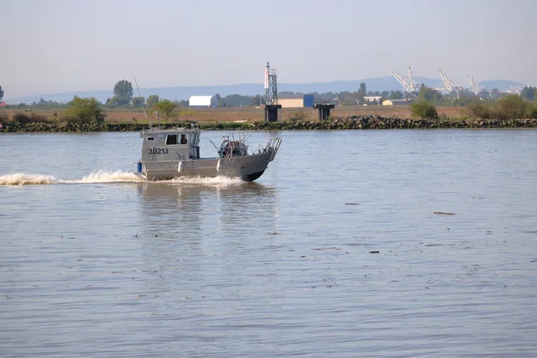 Pequeño Barco Pesca Metal Viaja Por Río Fraser Sur Richmond —  Fotos de Stock