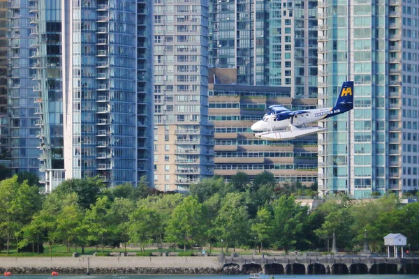 Profile View Commercial Pontoon Plane Landing Vancouver Harbour Vancouver Canada — Stock Photo, Image