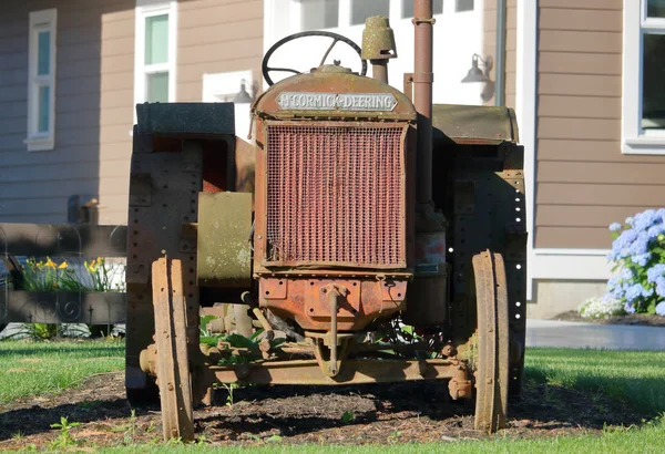 Vintage 1920 Mccormick Deering Antika Traktor Gjorts International Harvester Parkerad — Stockfoto