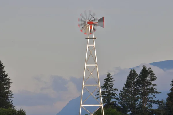 Een Traditionele Windmolen Een Snel Bewegende Blad Geeft Aan Dat — Stockfoto