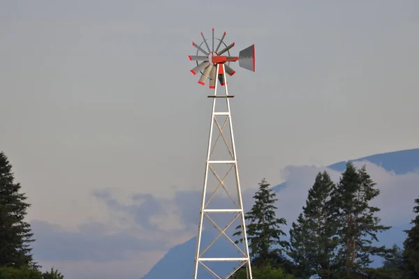 Moulin Vent Traditionnel Une Lame Mouvement Régulier Lent Indiquent Vent — Photo