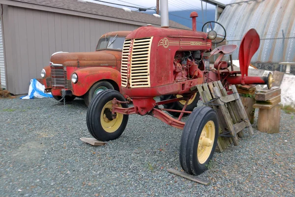 Widok Przodu 1955 Kanadyjski Wybudowany Cockshutt Ciągnika Zaparkowane Pobliżu Chilliwack — Zdjęcie stockowe