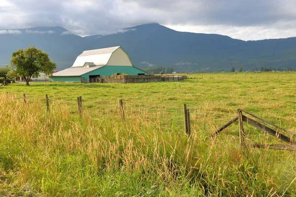 Early Morning View Traditional North American Barn Beautiful Valley — Stock Photo, Image