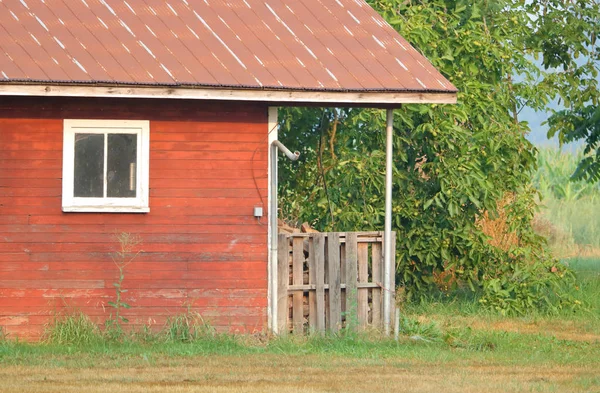 Vue Profil Une Vieille Maison Abandonnée Porche Avant — Photo