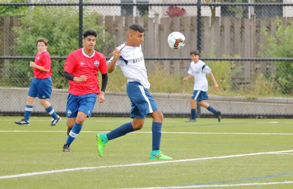 Letni Mężczyzna Nastolatek Konkuruje Meczu Piłki Nożnej Mieście Chilliwack Kolumbia — Zdjęcie stockowe