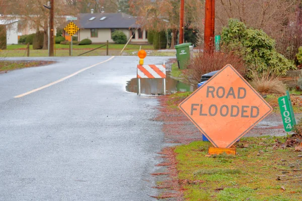 Panneau Anglais Indique Que Route Résidentielle Est Inondée Après Fortes — Photo