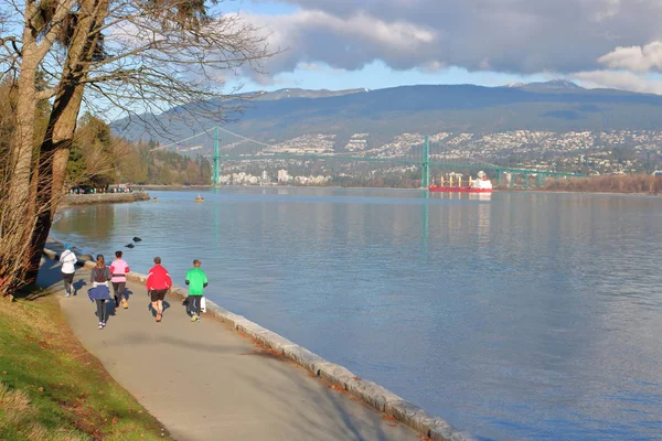 Corridori Godono Una Corsa Luminosa Soleggiata Intorno Vancouver Famoso Stanley — Foto Stock