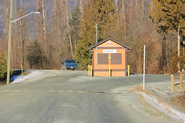 Uma Gatehouse Típica Encontrada Entrada Parques Públicos Provinciais Todo Canadá — Fotografia de Stock