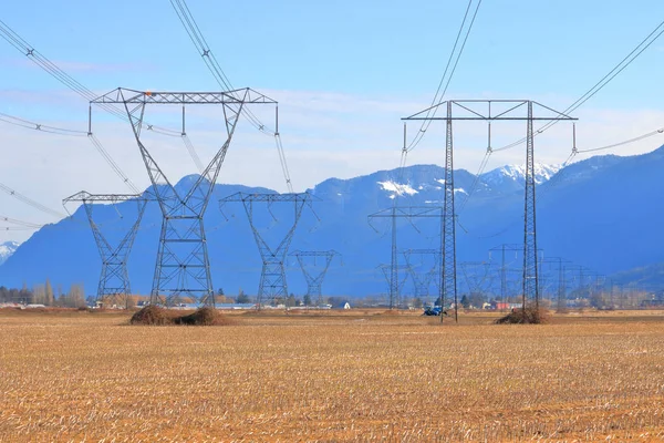 Eine Landschaftliche Ansicht Von Wasserkraftleitungen Und Infrastruktur Die Durch Reiches — Stockfoto