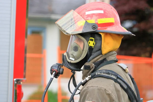 Close Profile Fireman Wearing Full Oxygen Gear Including Helmet Oxygen — Stock Photo, Image