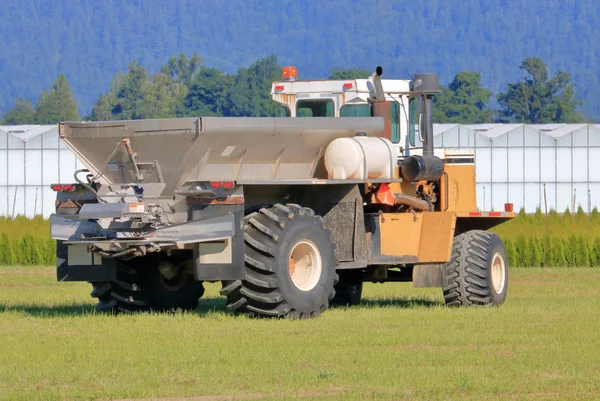 Driekwart Profiel Weergave Van Een Grote Industriële Truck Uitgerust Met — Stockfoto