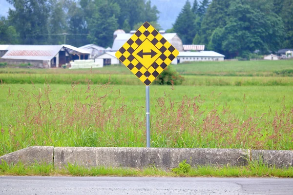 Wide View Sign Posted End Rural Road Indicating Motorist Must — Stock Photo, Image