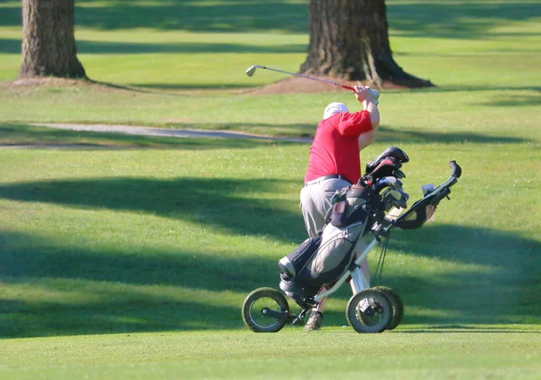 Vue Inversée Golfeur Senior Qui Est Droitier Alors Est Plein — Photo