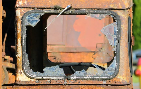 Vista Cercana Detallada Parabrisas Oxidado Que Forma Parte Vehículo Industrial — Foto de Stock