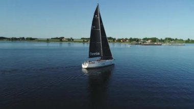 Aarhus, Danimarka - Mayıs 2018: Yelkenli Jutland, Danimarka tur atan uçak