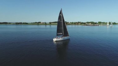 Aarhus, Danimarka - Mayıs 2018: Jutland su, Danimarka Yelkenli