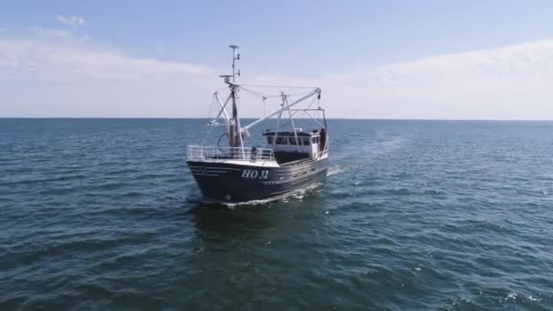 Århus Danmark Maj 2018 Drönarvy Båt Seglar Havet Jylland Danmark — Stockvideo