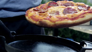 Biberli pizza chef taze tutan pişmiş