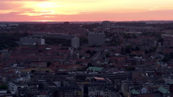 Drone Vlucht Stad Bij Zonsondergang Aarhus Denemarken — Stockvideo