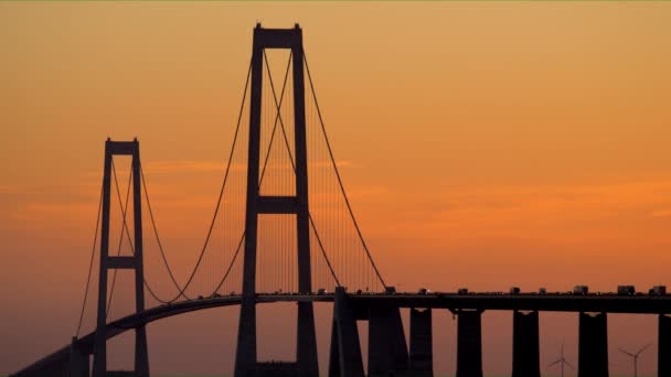Büyük Kemer Karşı Turuncu Gökyüzü Güneş Sırasında Alaşağı Köprü Görünümü — Stok video