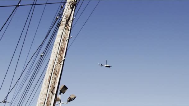 Vue Loin Hélicoptère Armée Dans Ciel Bleu Clair Par Une — Video