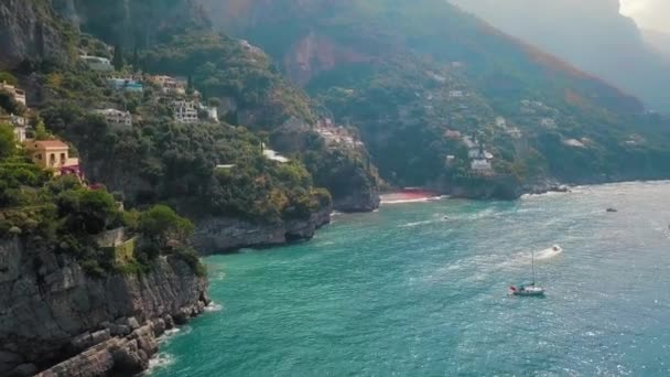 Cenário Tirar Fôlego Praia Luxo Barco Pelas Falésias Positano — Vídeo de Stock