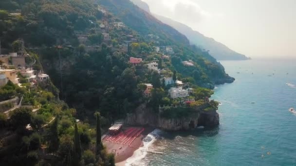 完璧な崖地ポジターノ休暇ビーチ全景 — ストック動画
