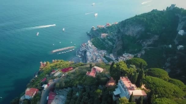 Una Vista Pájaro Aldea Ravello Sus Lugares Vacaciones Lujo Que — Vídeo de stock