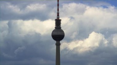 Berlin Tv Kulesi topu ayrıntılı güneş ışığı ile