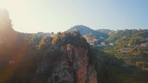 Egy Igazi Turisztikai Attrakció Amalfi Parton Hegyi Falu Moutnains Között — Stock videók