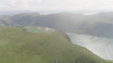 Bir dron atış zincirininen bir dağ Hoddevik, Norveç'te çalışan bir adamın.