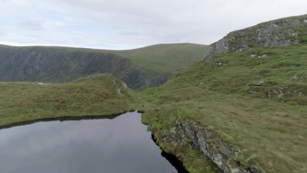 Questa Immagine Perfetta Vista Delle Montagne Hoddevik Lago Con Cielo — Video Stock
