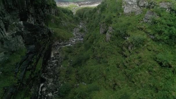 Εναέρια Άποψη Του Βουνού Hoddevik Και Μια Χαλαρωτική Τοποθεσία Της — Αρχείο Βίντεο