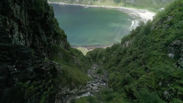 Aerial Shot Mountain Valley Glimpse Lake Beginning — Stock Video