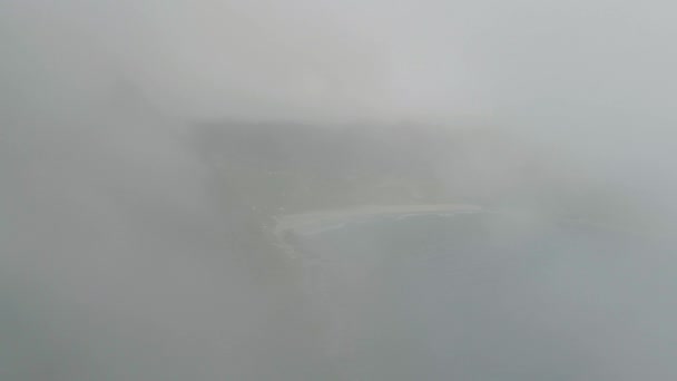 Беспилотный Снимок Дождевых Облаков Проходящих Через Пляж Ходдевик — стоковое видео