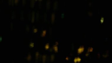 Kırmızı ve öldürülecek paralel ışık siyah su yansıtacak.