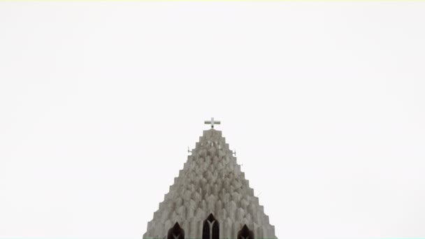 冰岛最高教堂 Hallgrimskirkja 的壮丽景色 — 图库视频影像