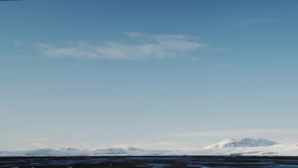 Panoramische opname van de bergen in IJsland. — Stockvideo