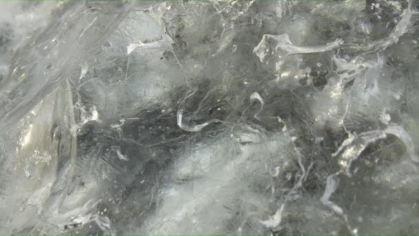 ダイアモンド ビーチで溶融氷山のクローズ アップ ショット — ストック動画