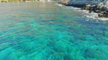 Mavi deniz ve villalar
