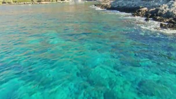 Blaues Meer und Villen — Stockvideo