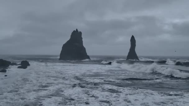 View Two Pillars Black Sand Beach Continously Hit Waves Camera — Stock Video