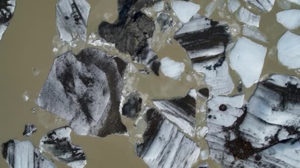 Glaciares derretidos y agua turbia — Vídeo de stock