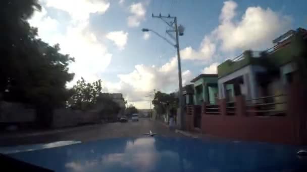 Timelapse Movimiento Mientras Monta Coche Azul Vintage Las Calles Cuba — Vídeo de stock