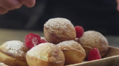 Ahududu ile cupcakes eşleştirilmiş